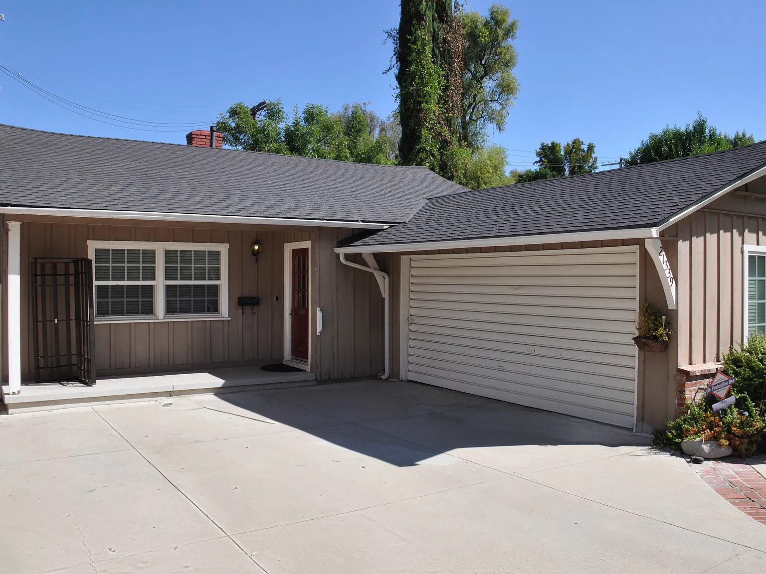 3 bed, 1315 sqft, $4,150 — Photo 3