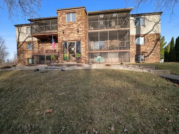 824 McGregor St APT 12, Bloomington, IL 61701