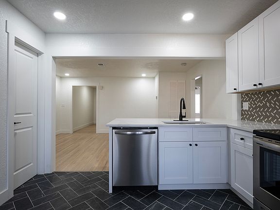 4th image of 204 W 36th St APT 1