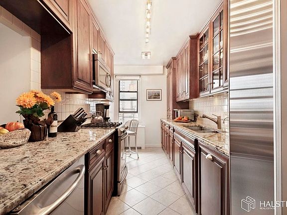 4th image of 401 E 89th St APT 10C