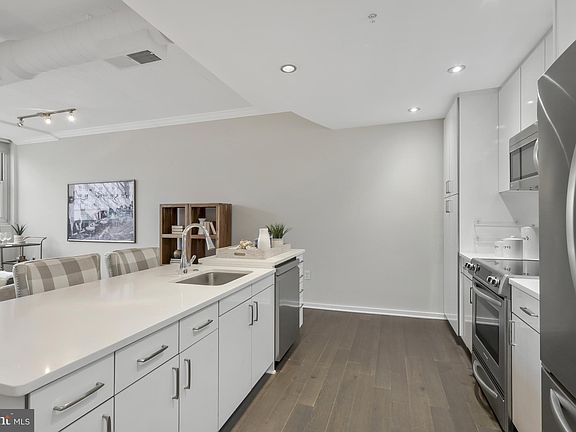 4th image of 3409 Wilson Blvd Unit 204