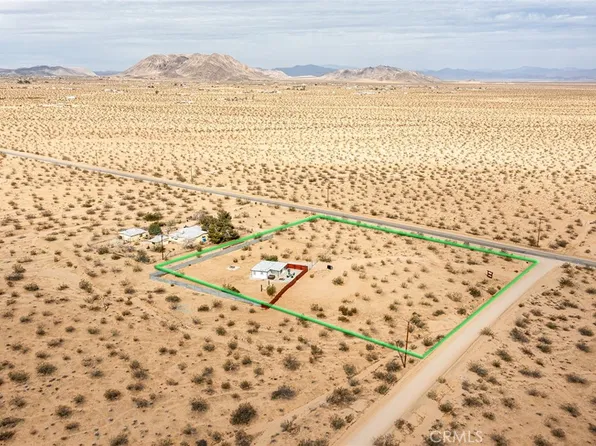 877 E Phillips Rd, Landers, CA 92285