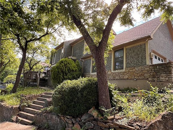 2nd image of 15907 Meadow Ln