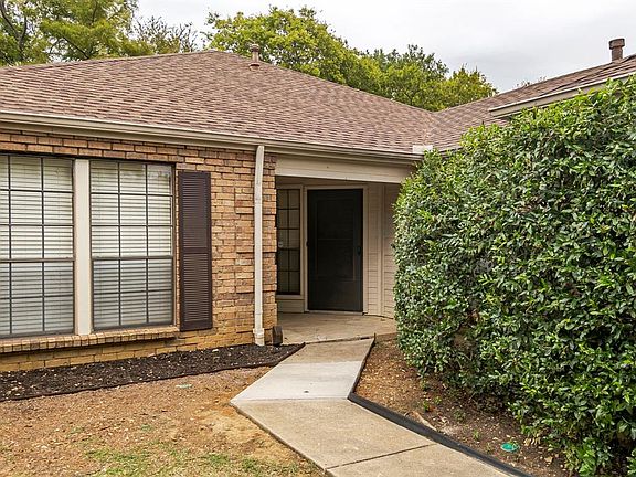 2nd image of 3410 Country Club Cir