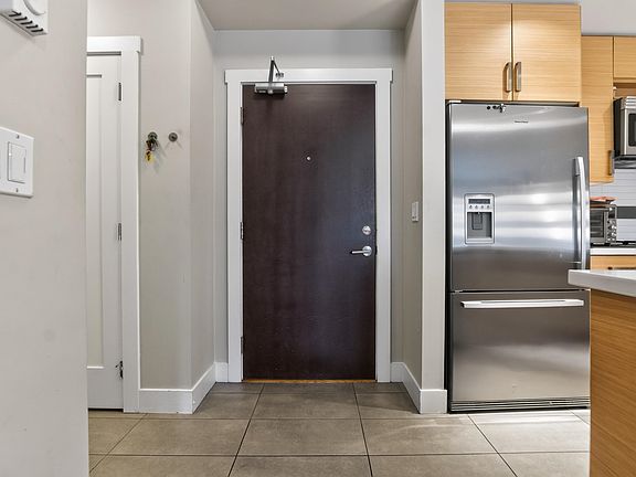 4th image of 4710 Hastings St #202