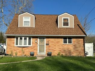 337 Crestway Dr, Oregon, OH 43616