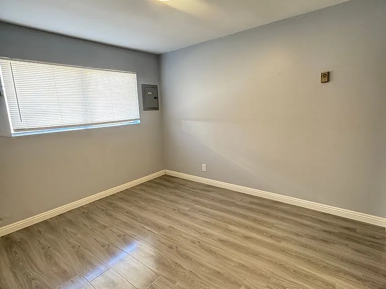 301 Magnolia Ave — Photo 10