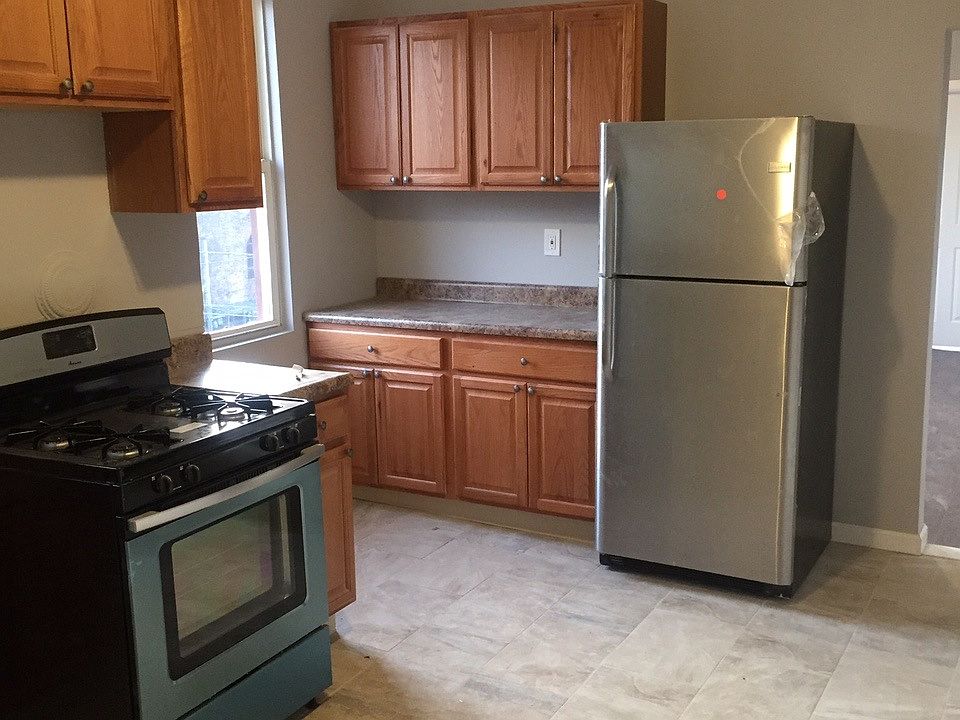 1st image of 916 Bergen St #2