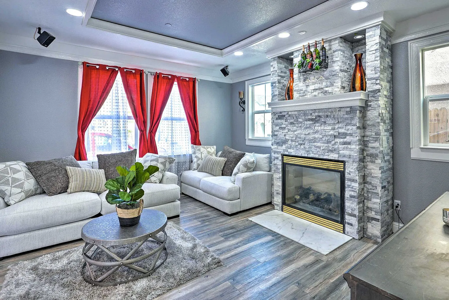 4 bed, 2.0 bath, 1894 sqft, $5,225 — Photo 1