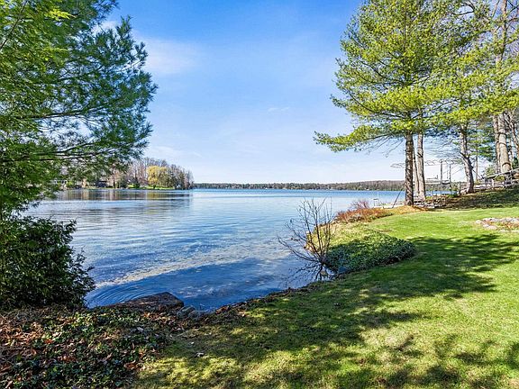 2nd image of 2962 Crescent Shores Dr
