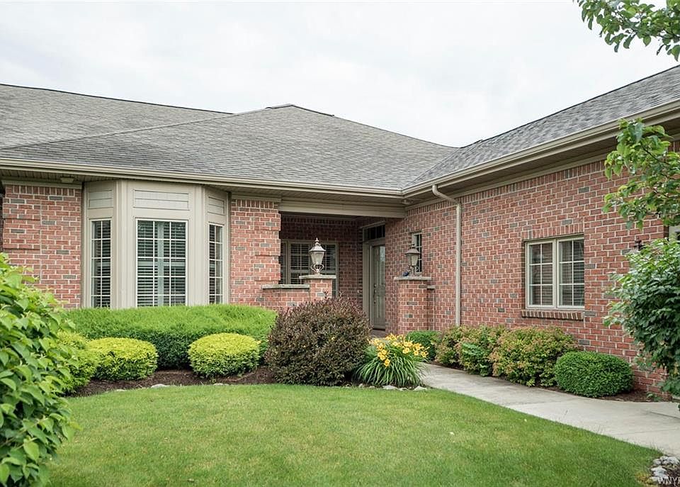 1st image of 103 Hampton Hill Dr