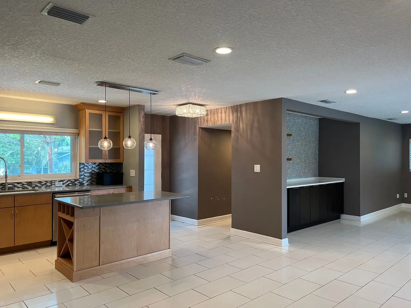 3 bed, 2.0 bath, 1517 sqft, $2,799 — Photo 4