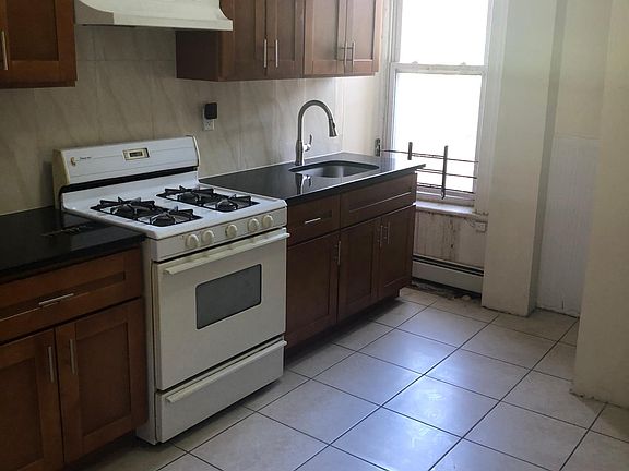 3rd image of 90 Jordan Ave #4L