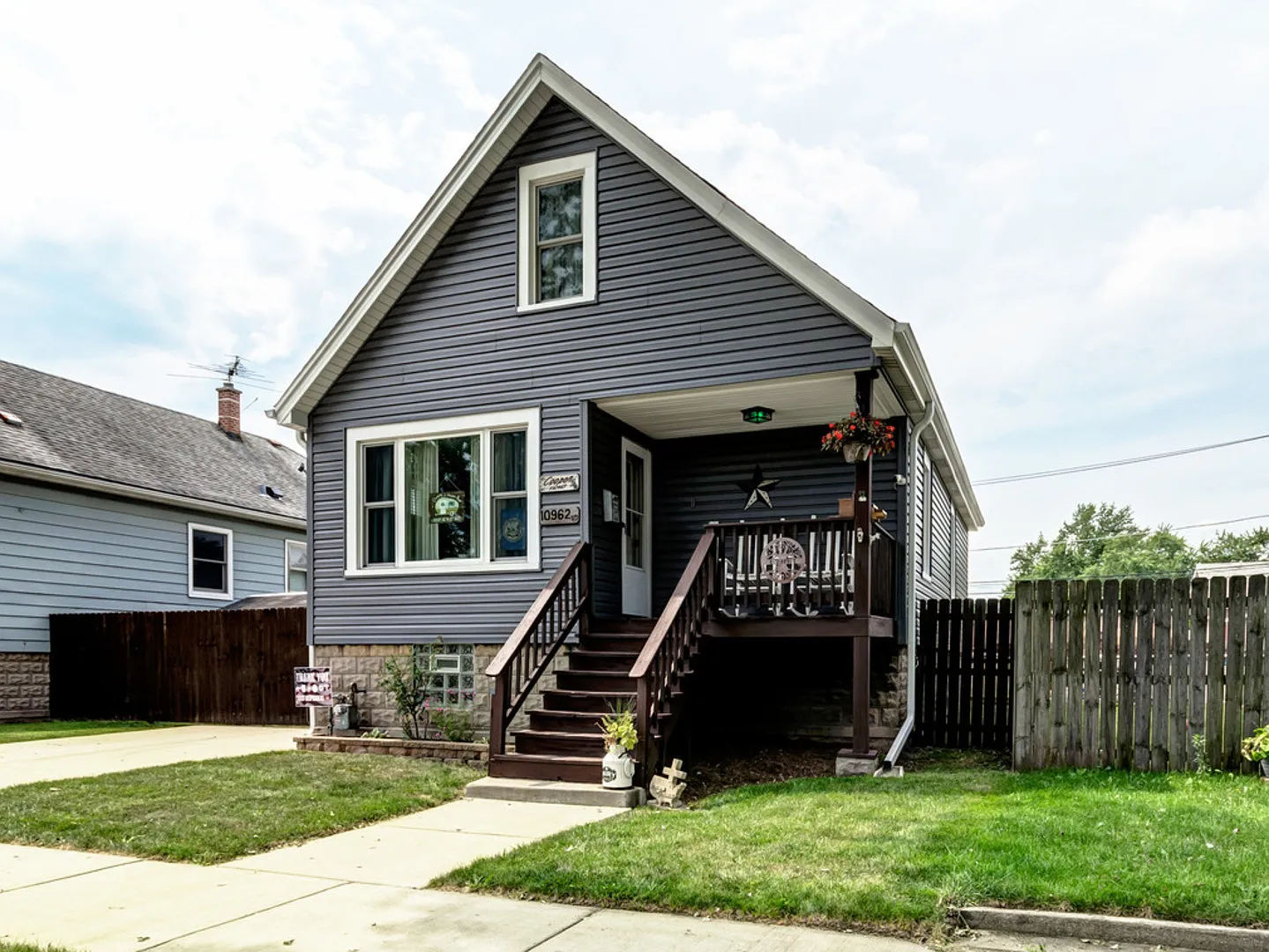 10962 S Troy St photo 1