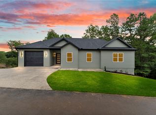8278 Chestnut Dr, Rogers, AR 72756