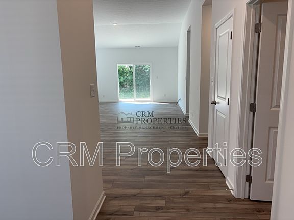 3rd image of 821 Oyster Bay Dr