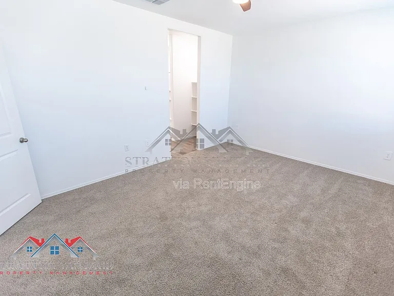 1330 W Hess Ave — Photo 30