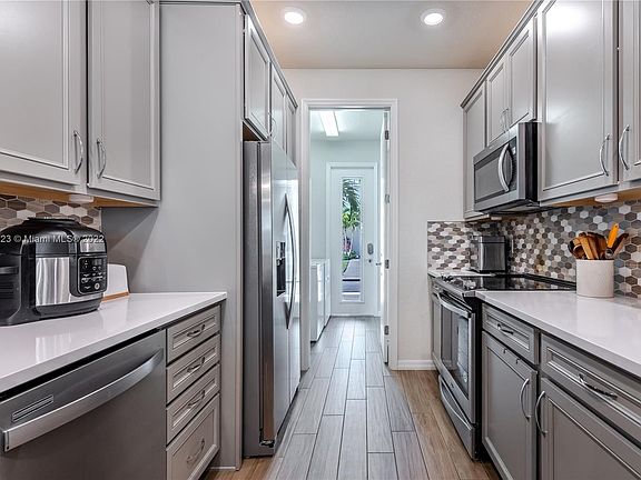 4th image of 1190 Eucalyptus Dr Unit 3
