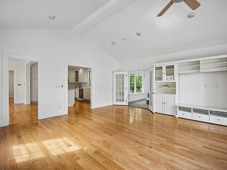 155 Sunset Ln — Photo 16