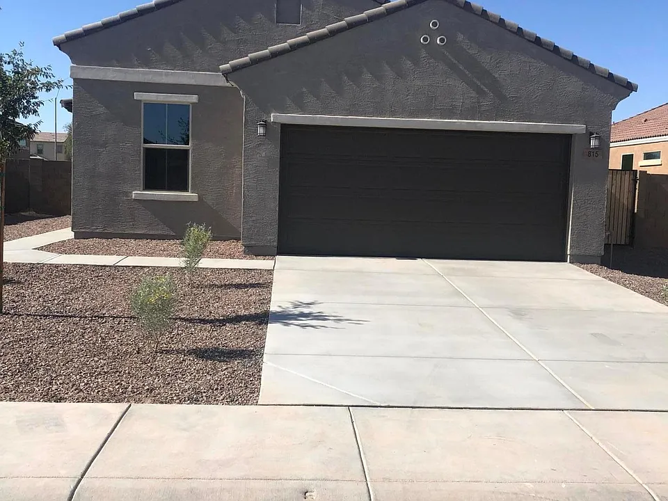 815 W Nova Pl
