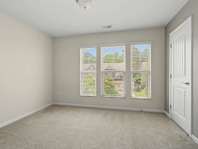 219 Lynchwick Ln — Photo 22