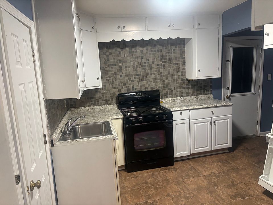 1st image of 3216 Delavan Ave