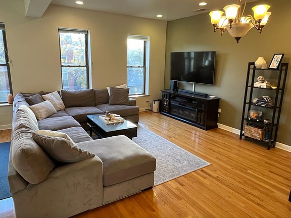 2nd image of 1448 N Wood St APT 3F