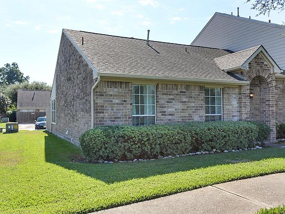 4th image of 990 Birnham Woods Blvd