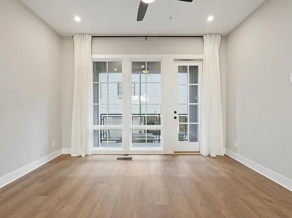 989 Bibbs Cir NW Unit 5, Atlanta, GA 30318