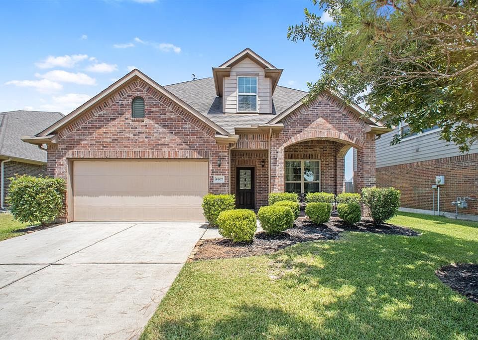 Located in gated community-guard controlled access-Features 4 large bedrooms, huge game room, roomy study and spacious formal dining room and abundant family room!