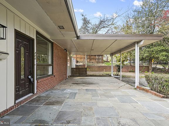 3rd image of 700 Greyrock Dr