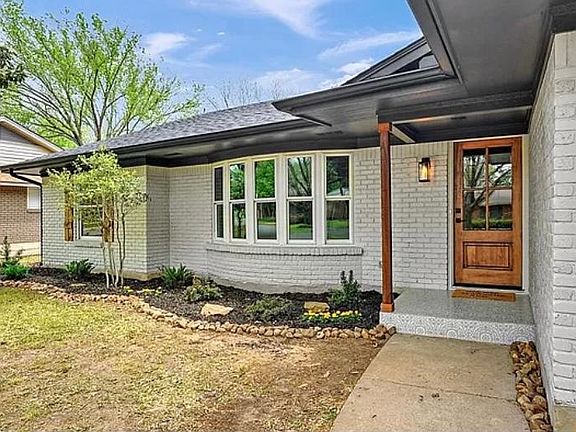 3rd image of 2601 N Dover Dr