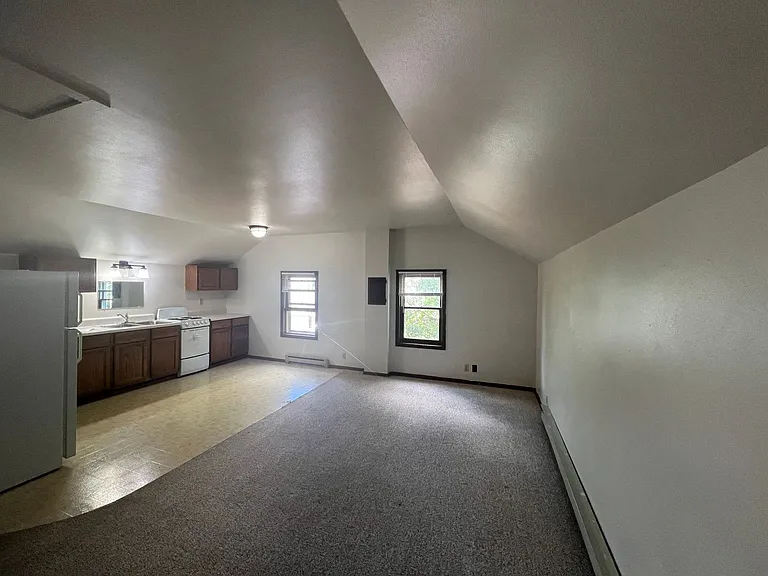 636 Kickbusch St — Photo 5