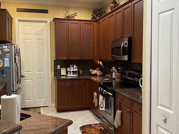 3rd image of 303 NW Binghampton Ln
