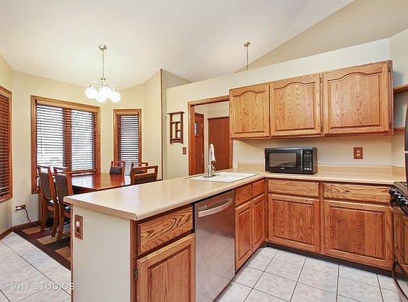 4th image of 5417 W Lake Shore Dr