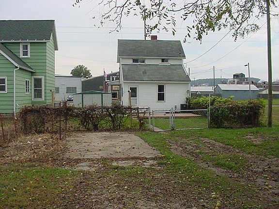 5th image of 523 Eastern Ave