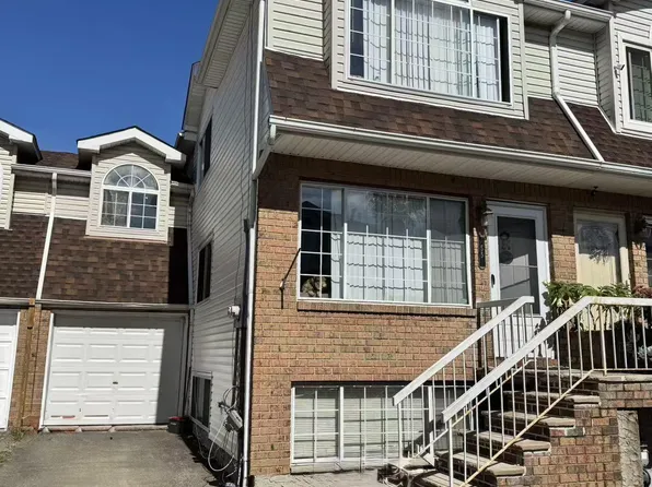 55 Hope Ln, Staten Island, NY 10305