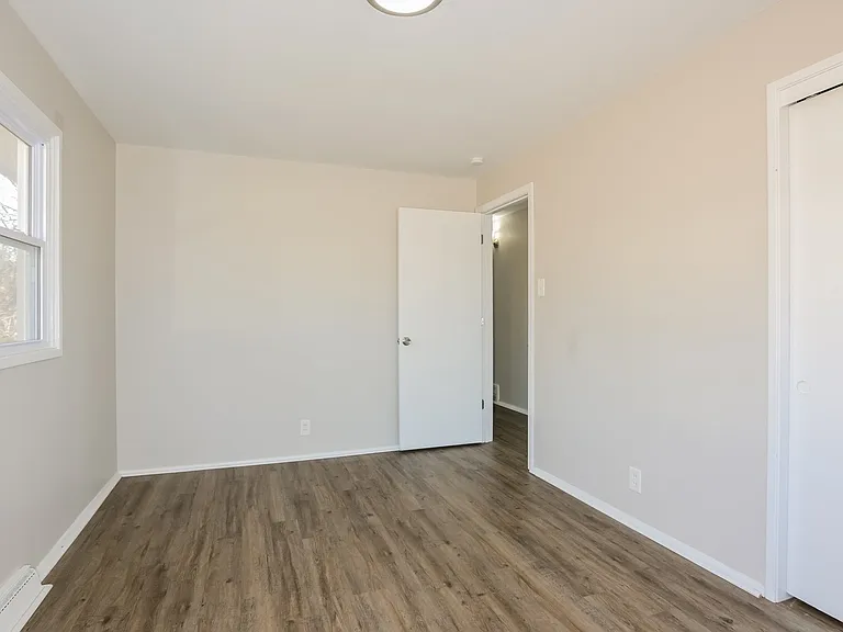 526619_023_main_bedroom_13529443.jpg