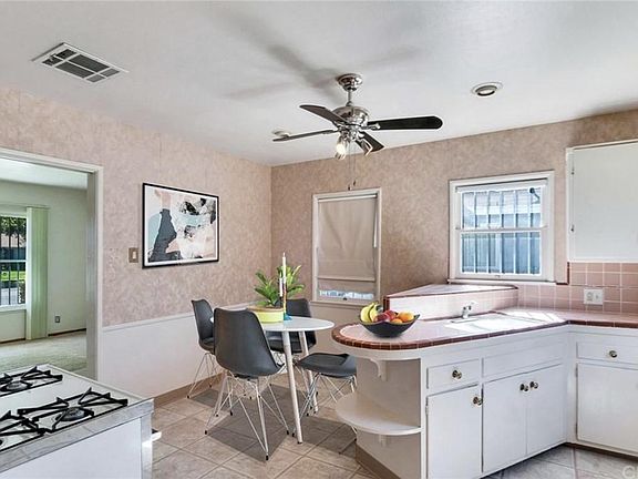 3rd image of 3424 N Sierra Way