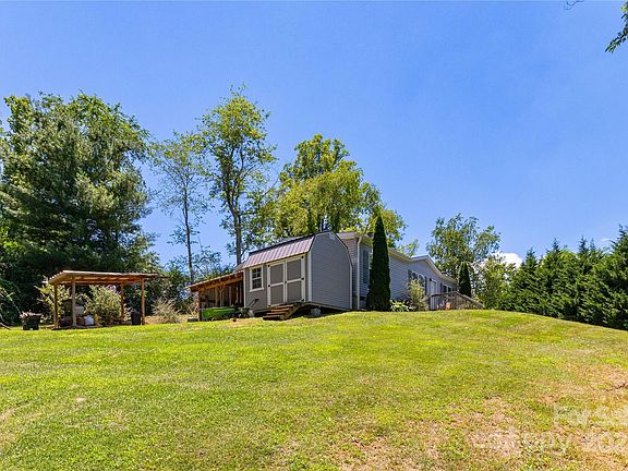 4th image of 27 Carolina Mountain Dr