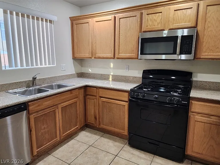 11901 Fairfax Ridge St — Photo 10