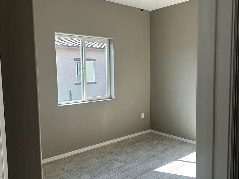 1133 N 14th Ave — Photo 7