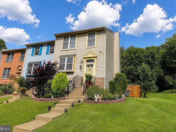 2nd image of 300 Barksdale Pl