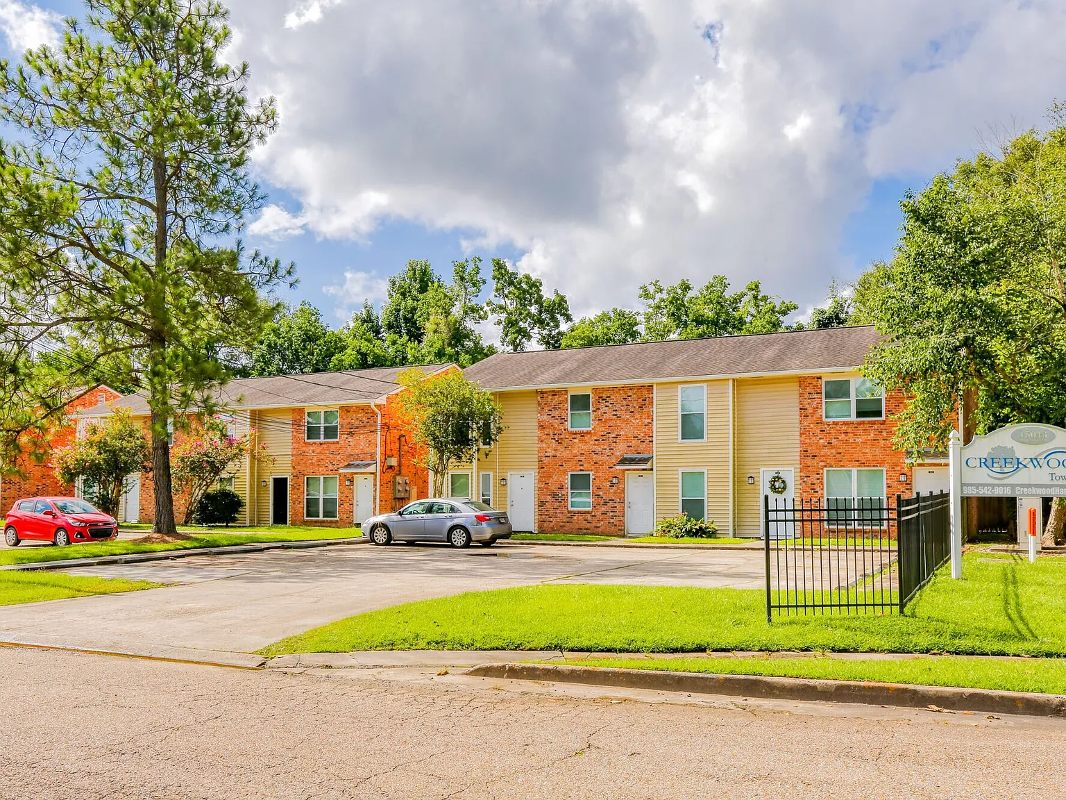 Creekwood Townhomes — Photo 2