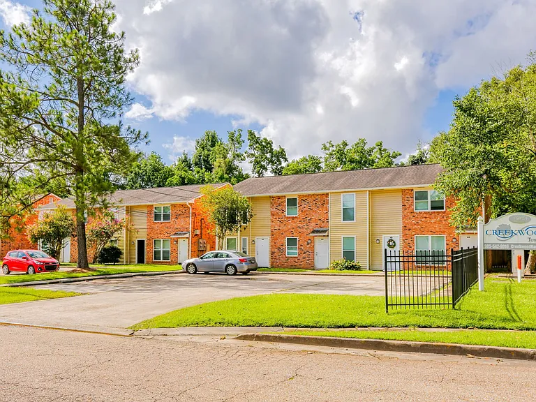 Creekwood Townhomes — Photo 2