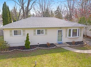 2405 Culbertson Ave, Rochester Hills, MI 48307