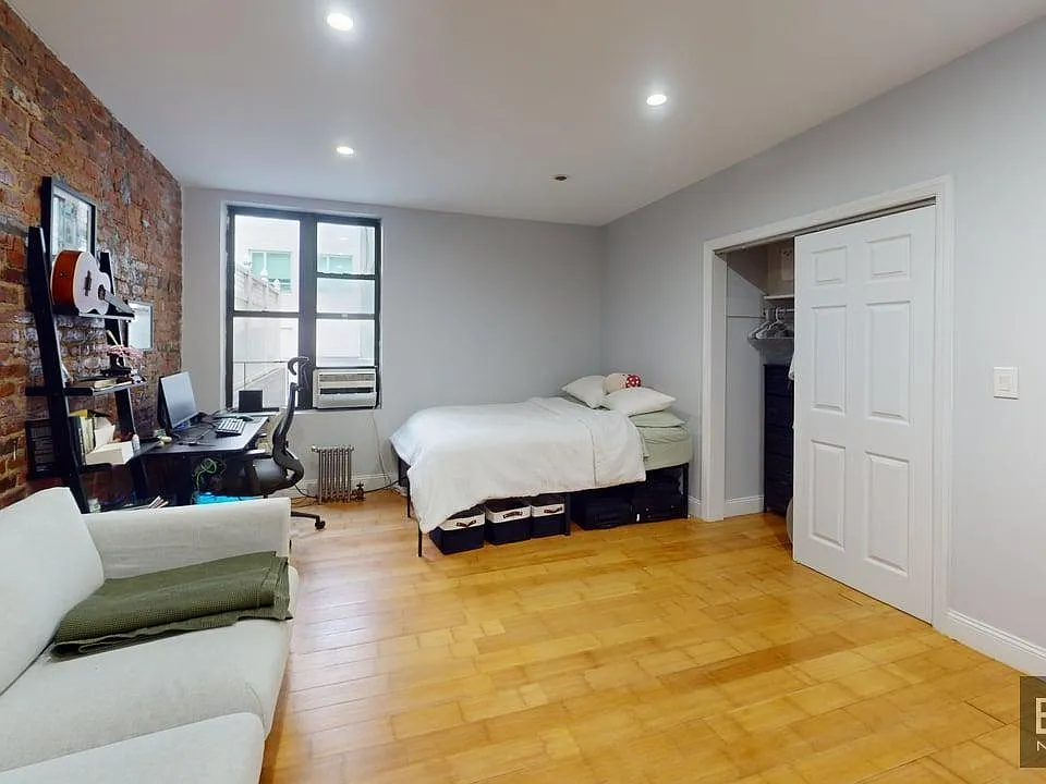 167 E 33rd St #3B