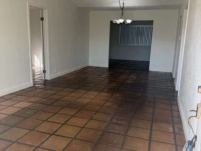 1309 Elmhurst Ave — Photo 5