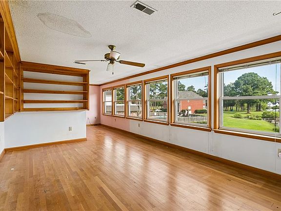 2nd image of 719 Poquoson Ave #B