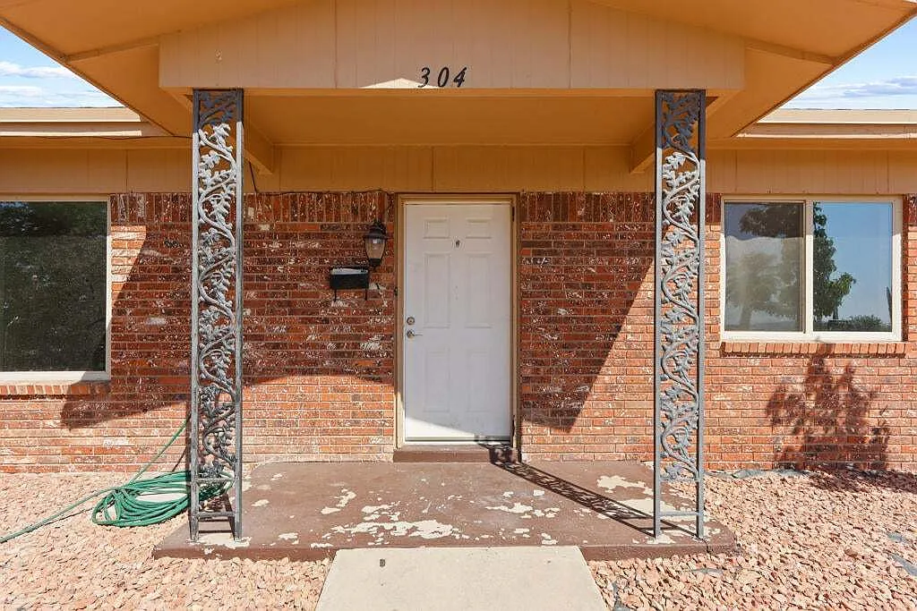 4 bed, 2.0 bath, 1184 sqft, $1,850 — Photo 3